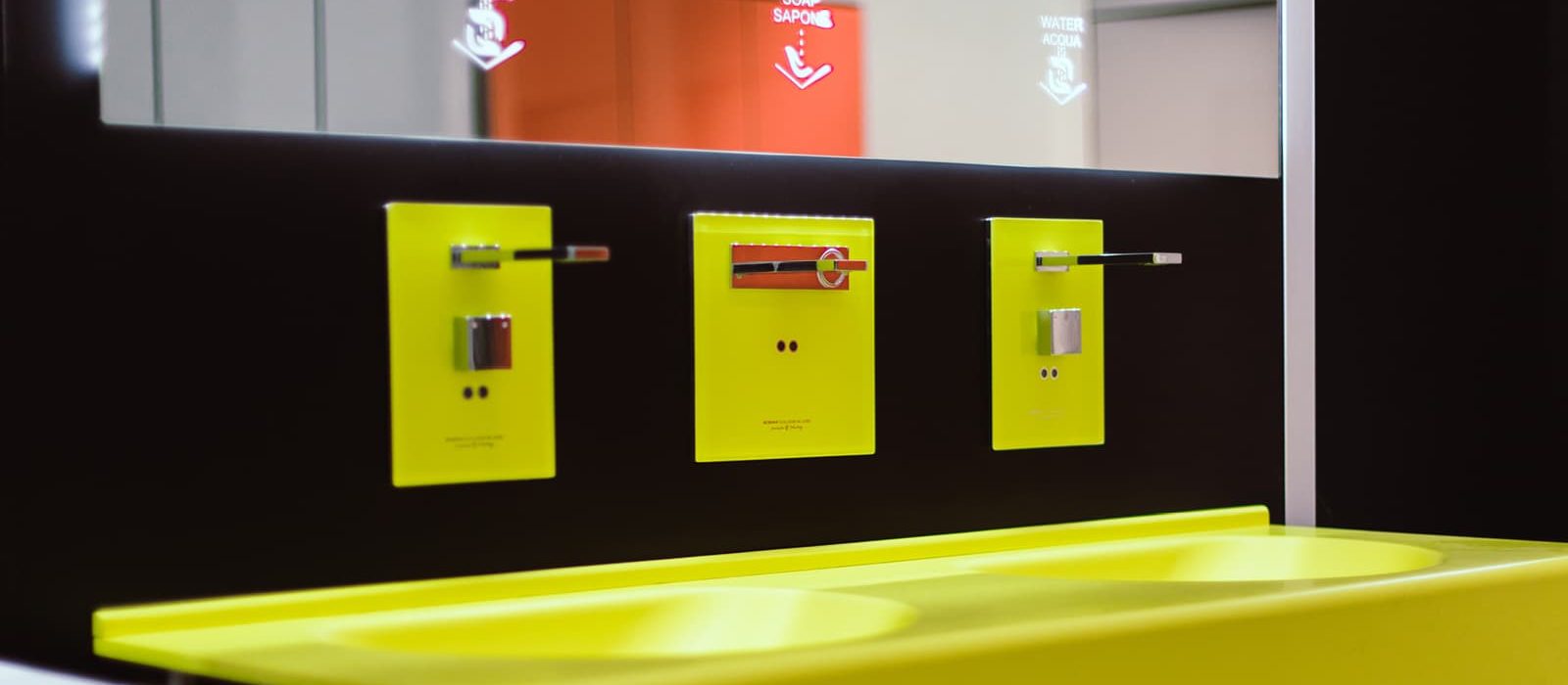 I sistemi integrati elettronici e i piani lavabo di Soema