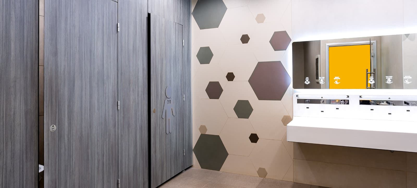 Cubicles, stalls and dividing walls for highly-frequented hygienic spaces